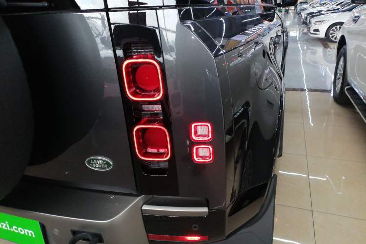 Used Land Rover Defender 2024 110 3.0T P400 X-DYNAMIC HSE Right Rear Taillight
