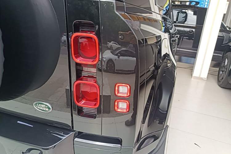Used Land Rover Defender 2024 110 3.0T P400 X-DYNAMIC HSE Right Rear Taillight