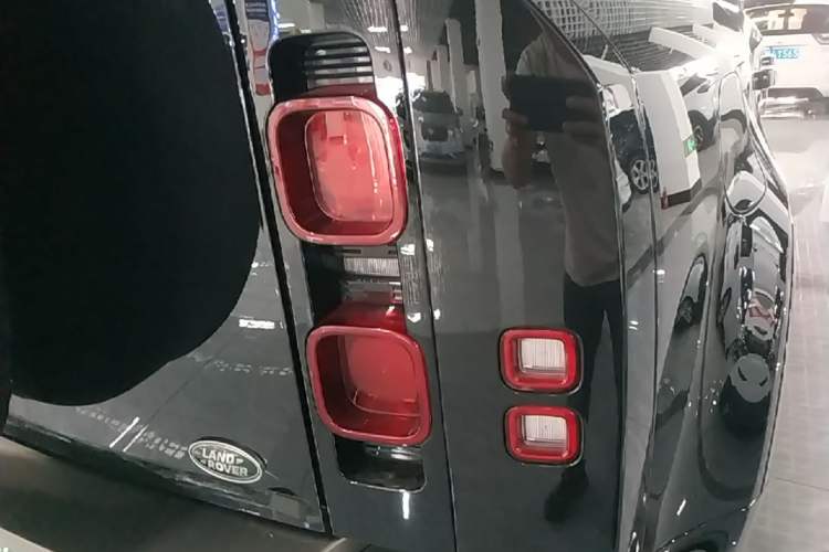 Used Land Rover Defender 2024 110 3.0T P400 X-DYNAMIC HSE Right Rear Taillight