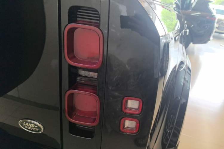 Used Land Rover Defender 2024 110 3.0T P400 X-DYNAMIC HSE Right Rear Taillight
