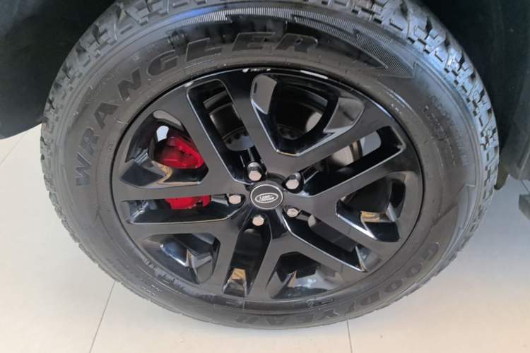 Used Land Rover Defender 2024 110 3.0T P400 Dark Edition Right Rear Wheel Hub