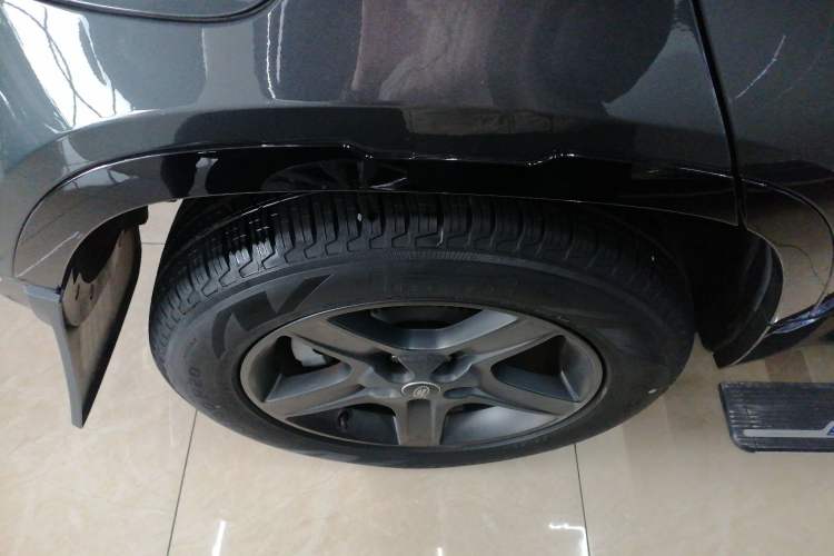 Used Land Rover Defender 2024 110 3.0T P400 X-DYNAMIC HSE Right Rear Wheel Hub