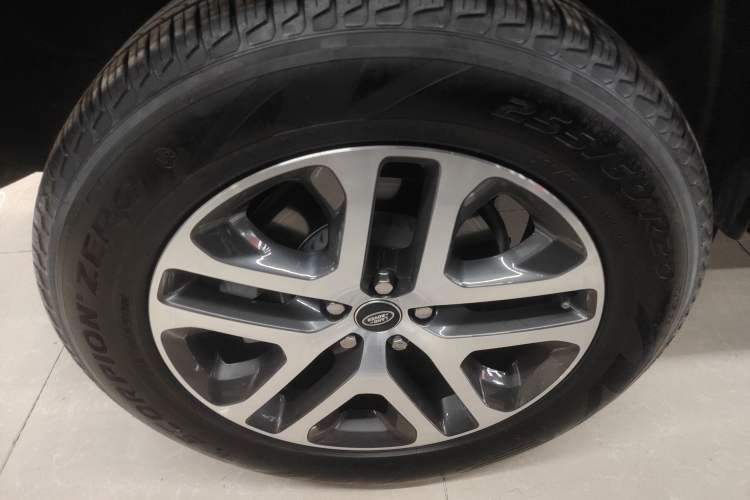 Used Land Rover Defender 2024 110 3.0T P400 XS Right Rear Wheel Hub