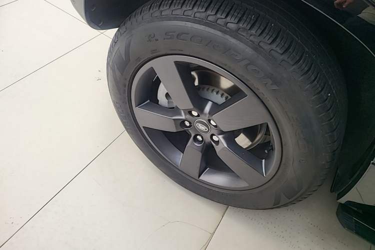Used Land Rover Defender 2024 110 3.0T P400 X-DYNAMIC HSE Right Rear Wheel Hub