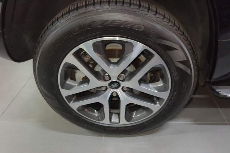 Used Land Rover Defender 2024 110 3.0T P400 XS Right Rear Wheel Hub