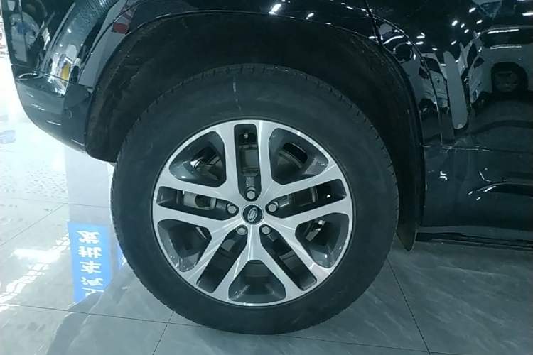 Used Land Rover Defender 2024 110 3.0T P400 X-DYNAMIC HSE Right Rear Wheel Hub