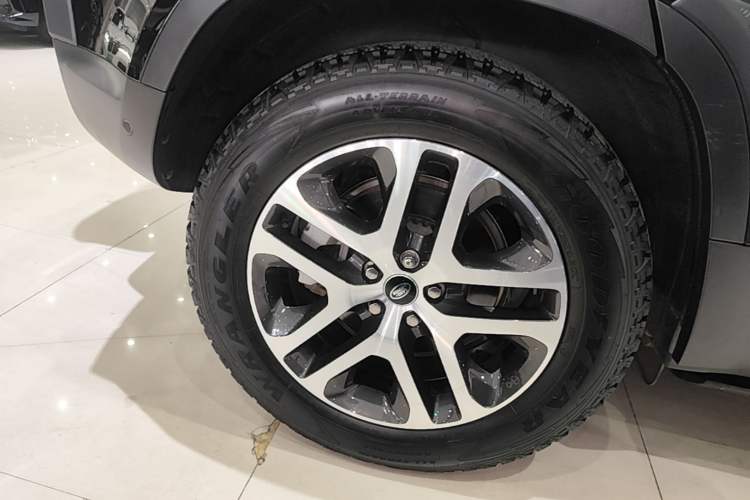 Used Land Rover Defender 2024 110 3.0T P400 Dark Edition Right Rear Wheel Hub