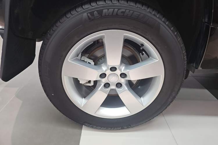 Used Land Rover Defender 2024 90 3.0T P400 HSE Right Rear Wheel Hub
