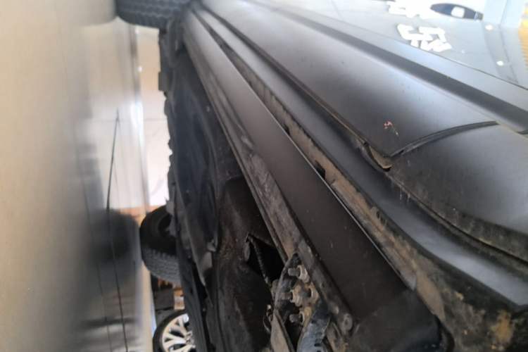 Used Land Rover Defender 2024 110 3.0T P400 Dark Edition Right Side Sill