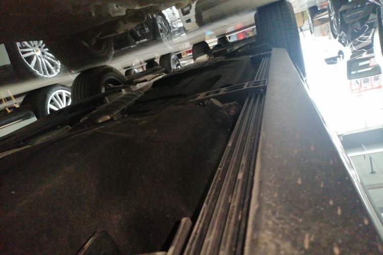Used Land Rover Defender 2024 110 3.0T P400 X-DYNAMIC HSE Right Side Sill