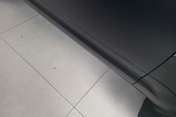 Used Land Rover Defender 2024 110 3.0T P400 X-DYNAMIC HSE Right Side Sill