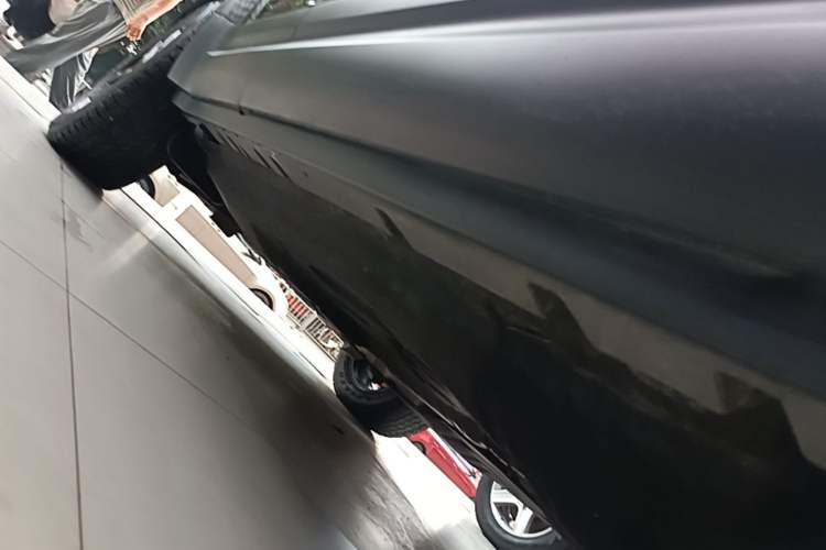 Used Land Rover Defender 2024 110 3.0T P400 Dark Edition Right Side Sill