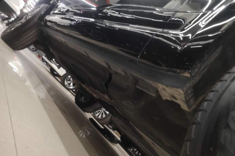 Used Land Rover Defender 2024 110 3.0T P400 XS Right Side Sill