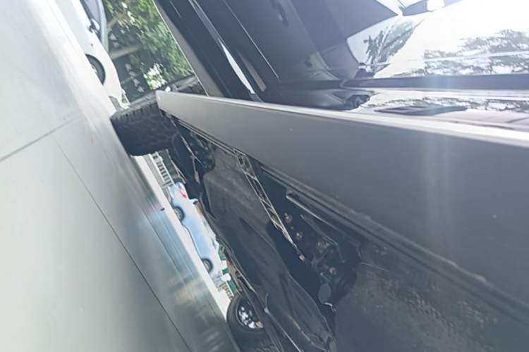 Used Land Rover Defender 2024 110 3.0T P400 X-DYNAMIC HSE Right Side Sill