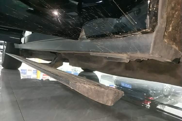 Used Land Rover Defender 2024 110 3.0T P400 X-DYNAMIC HSE Right Side Sill