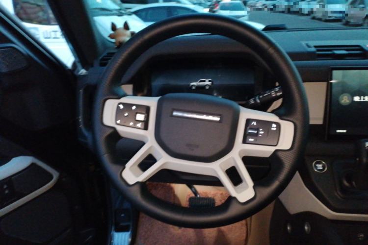 Used Land Rover Defender 2024 90 2.0T P300 S Steering Wheel