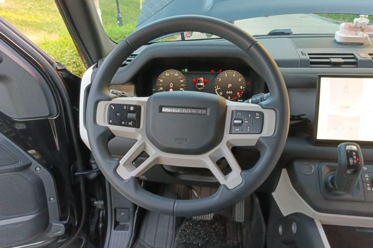 Used Land Rover Defender 2024 90 2.0T P300 S Steering Wheel