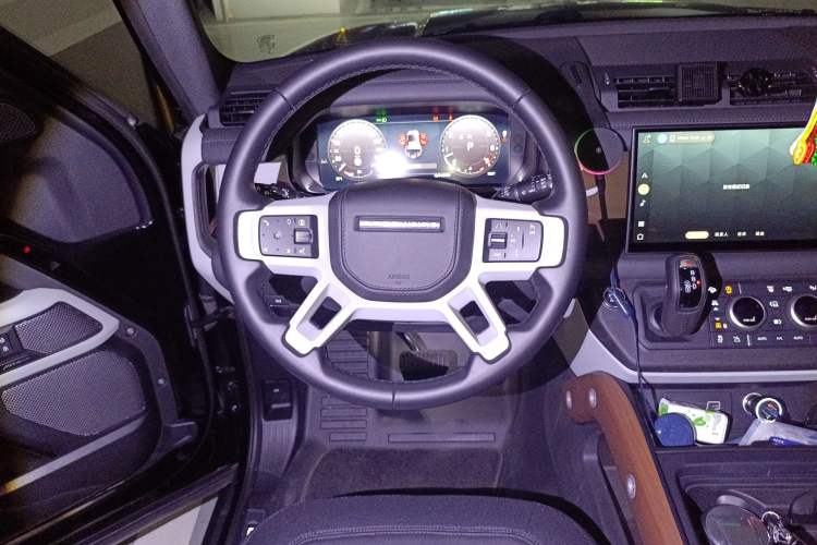 Used Land Rover Defender 2024 110 3.0T P400 X-DYNAMIC HSE Steering Wheel