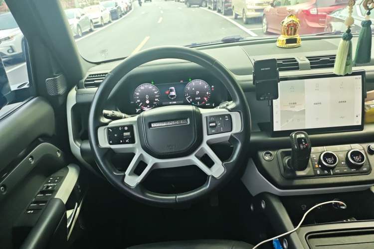 Used Land Rover Defender 2024 110 3.0T P400 Dark Edition Steering Wheel
