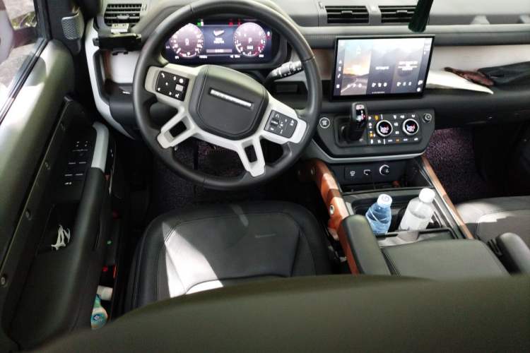 Used Land Rover Defender 2024 110 3.0T P400 X-DYNAMIC HSE Steering Wheel