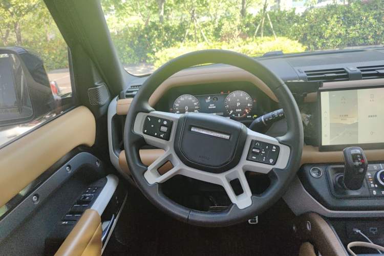 Used Land Rover Defender 2024 110 3.0T P400 Dark Edition Steering Wheel