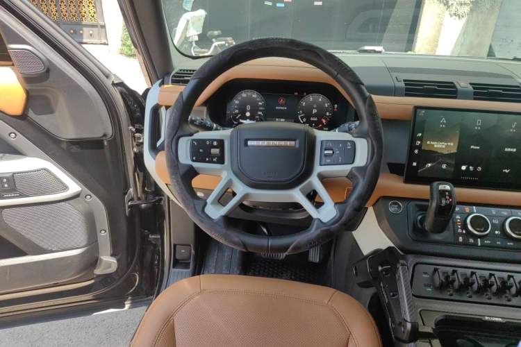 Used Land Rover Defender 2024 110 3.0T P400 Dark Edition Steering Wheel
