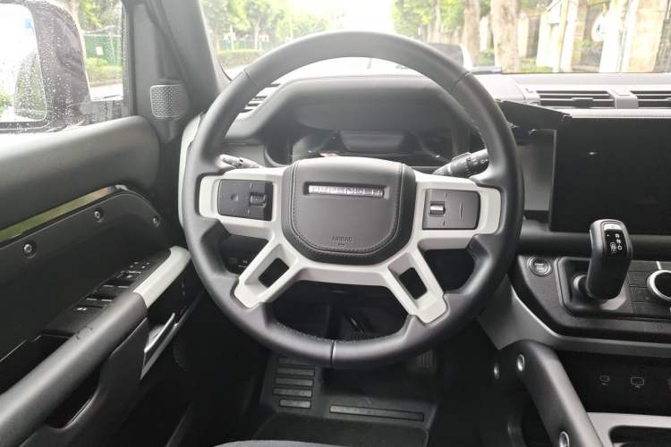 Used Land Rover Defender 2024 110 3.0T P400 X-DYNAMIC HSE Steering Wheel