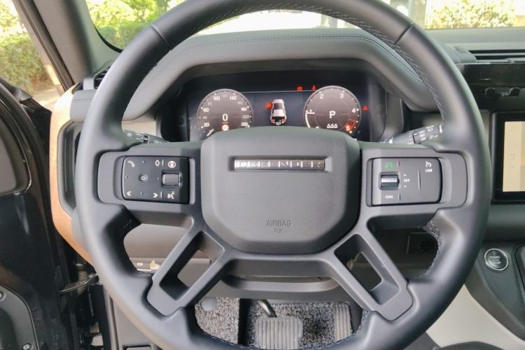 Used Land Rover Defender 2024 90 3.0T P400 HSE Steering Wheel