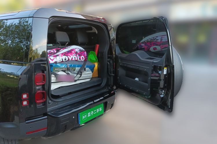 Used Land Rover Defender 2024 90 2.0T P300 S Trunk