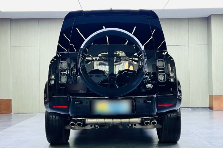 Used Land Rover Defender 2024 110 5.0T V8 Trunk