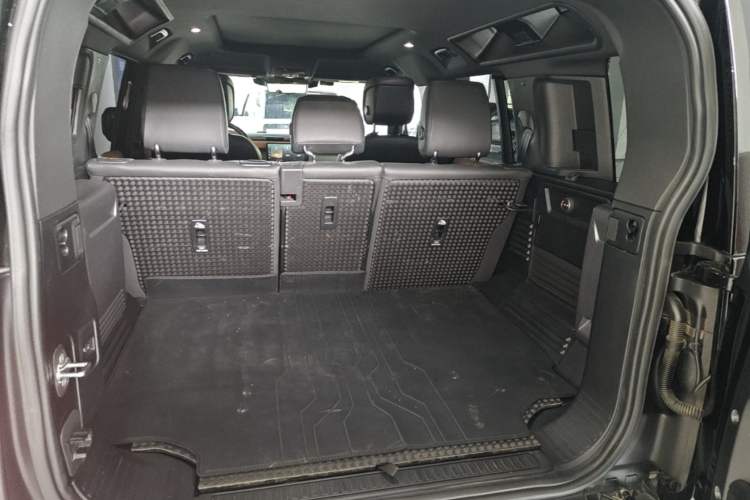 Used Land Rover Defender 2024 110 3.0T P400 X-DYNAMIC HSE Trunk