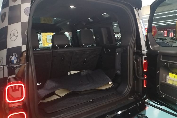 Used Land Rover Defender 2024 110 3.0T P400 X-DYNAMIC HSE Trunk