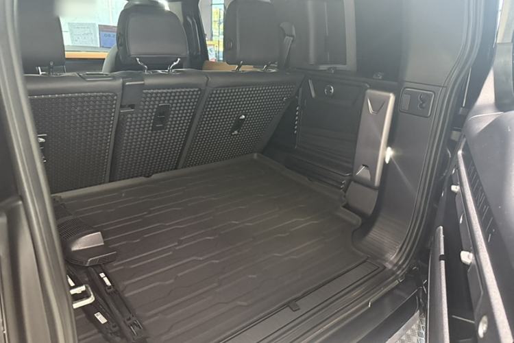 Used Land Rover Defender 2024 110 3.0T P400 X-DYNAMIC HSE Trunk