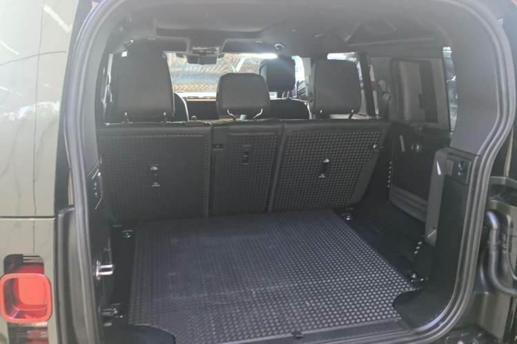 Used Land Rover Defender 2024 110 3.0T P400 X-DYNAMIC HSE Trunk