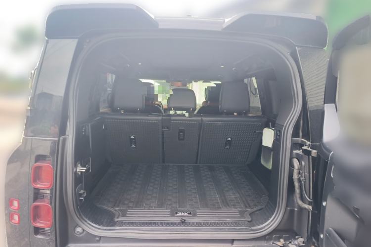 Used Land Rover Defender 2024 110 3.0T P400 X-DYNAMIC HSE Trunk