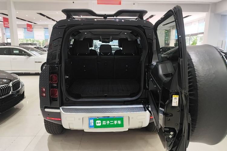 Used Land Rover Defender 2024 110 3.0T P400 Dark Edition Trunk