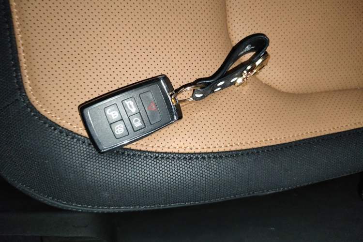 Used Land Rover Defender 2024 110 3.0T P400 X-DYNAMIC HSE Vehicle Key