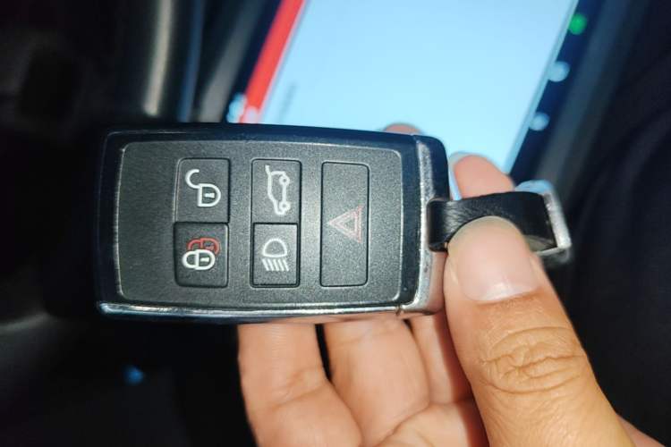Used Land Rover Defender 2024 110 3.0T P400 X-DYNAMIC HSE Vehicle Key