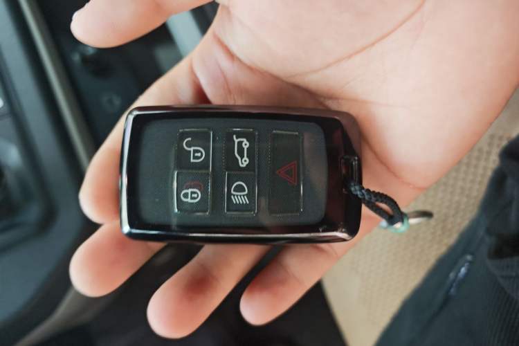 Used Land Rover Defender 2024 110 3.0T P400 XS Vehicle Key