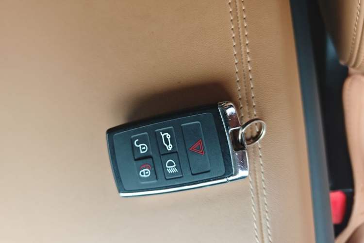Used Land Rover Defender 2024 110 3.0T P400 Dark Edition Vehicle Key