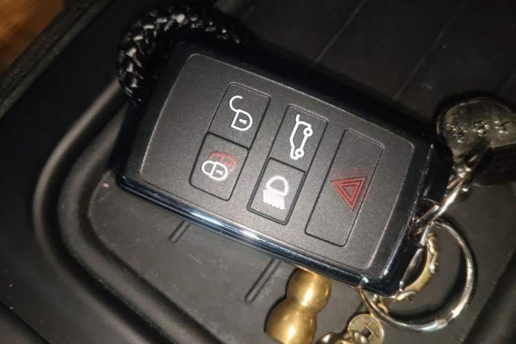 Used Land Rover Defender 2024 110 3.0T P400 X-DYNAMIC HSE Vehicle Key
