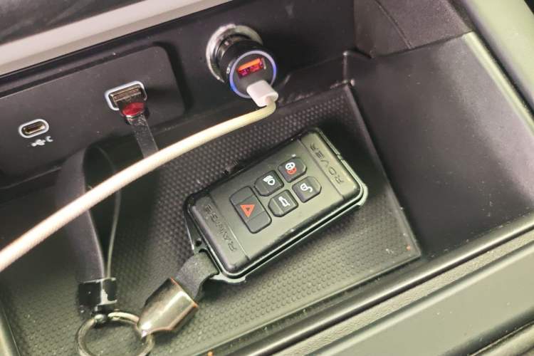 Used Land Rover Defender 2024 110 3.0T P400 Dark Edition Vehicle Key
