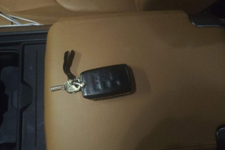 Used Land Rover Defender 2024 110 3.0T P400 Dark Edition Vehicle Key