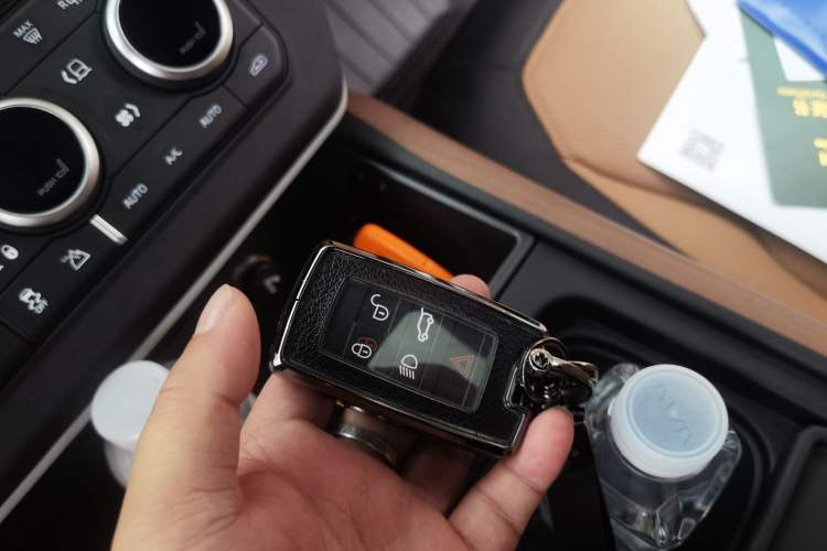 Used Land Rover Defender 2024 110 3.0T P400 X-DYNAMIC HSE Vehicle Key