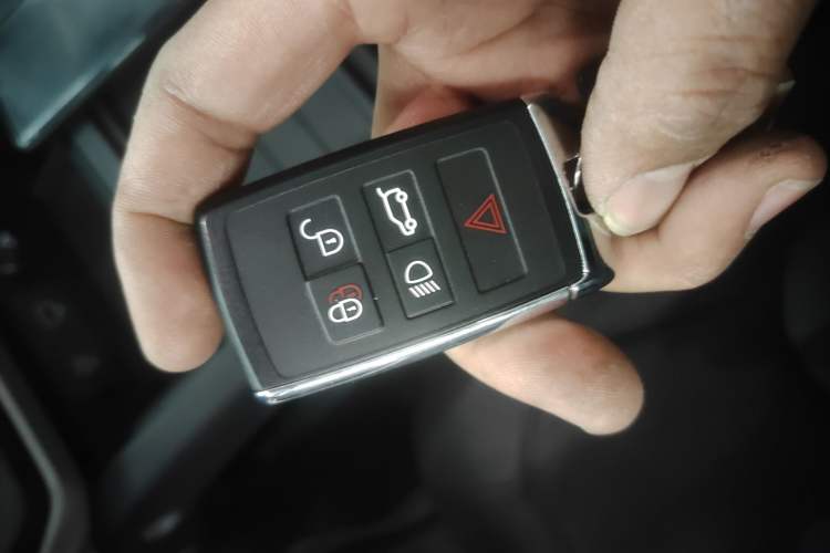 Used Land Rover Defender 2024 110 3.0T P400 XS Vehicle Key