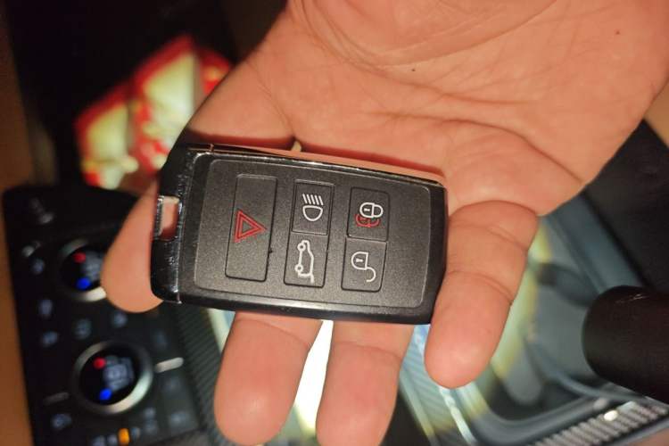Used Land Rover Defender 2024 110 3.0T P400 Dark Edition Vehicle Key