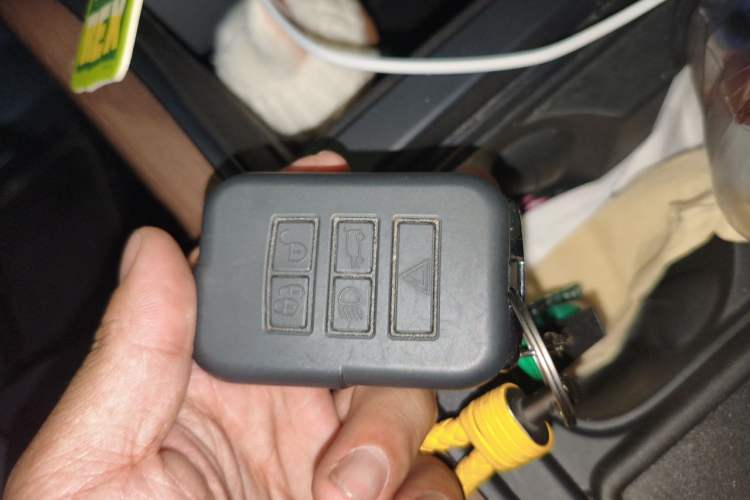 Used Land Rover Defender 2024 110 3.0T P400 X-DYNAMIC HSE Vehicle Key