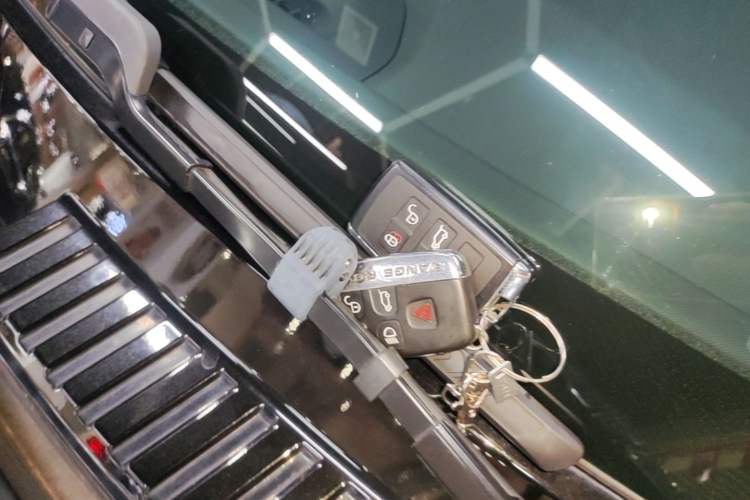 Used Land Rover Defender 2024 110 3.0T P400 X-DYNAMIC HSE Vehicle Key