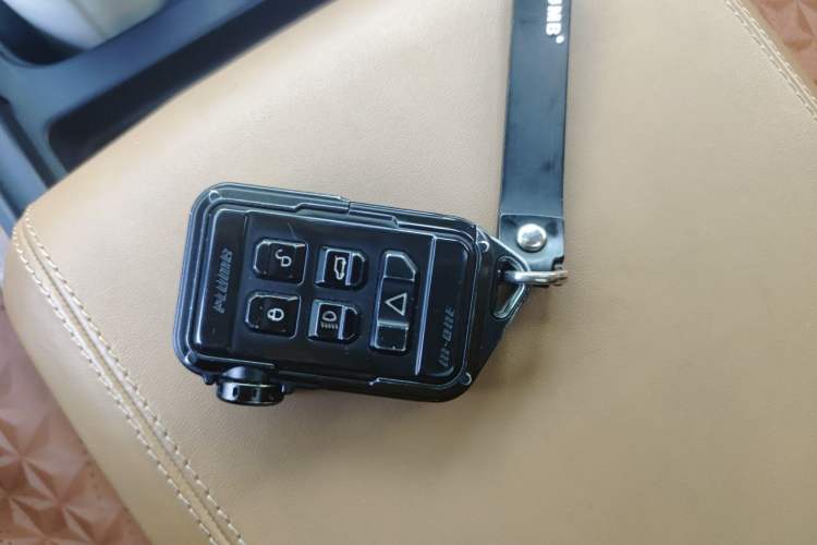 Used Land Rover Defender 2024 110 3.0T P400 Dark Edition Vehicle Key