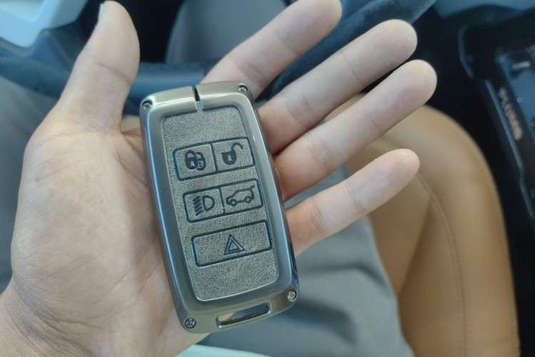 Used Land Rover Defender 2024 110 3.0T P400 Dark Edition Vehicle Key